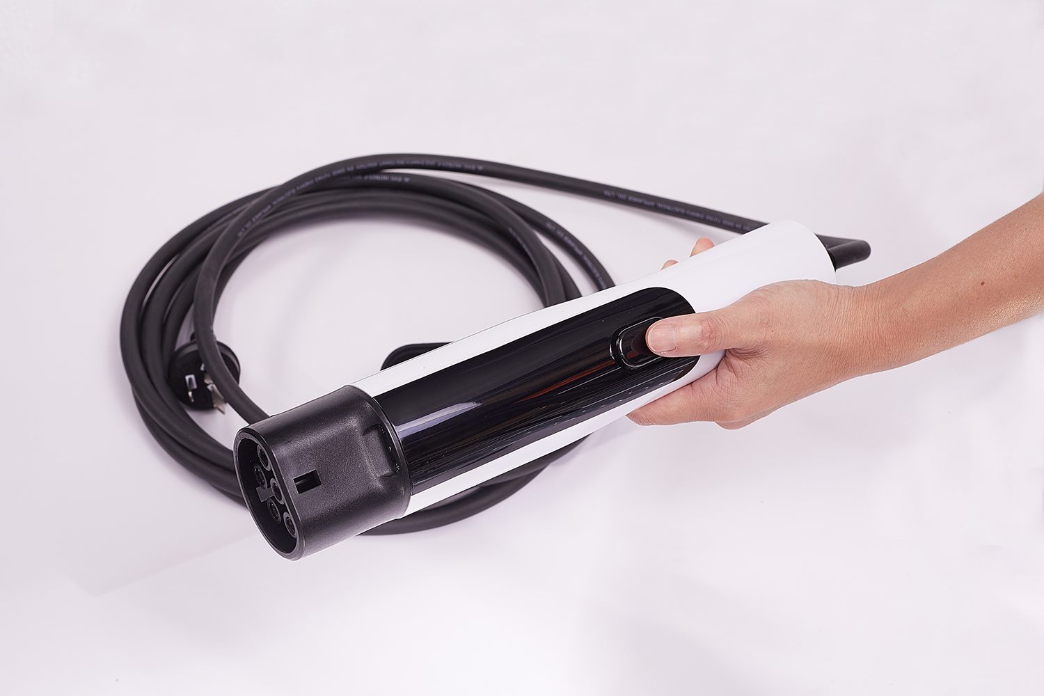 SUPERGENIE QD10 integrated portable EV charger